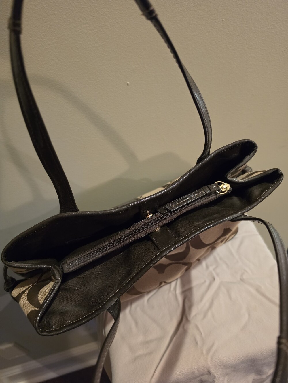 Coach - Vintage Classic Handbag - Picture 4 of 12